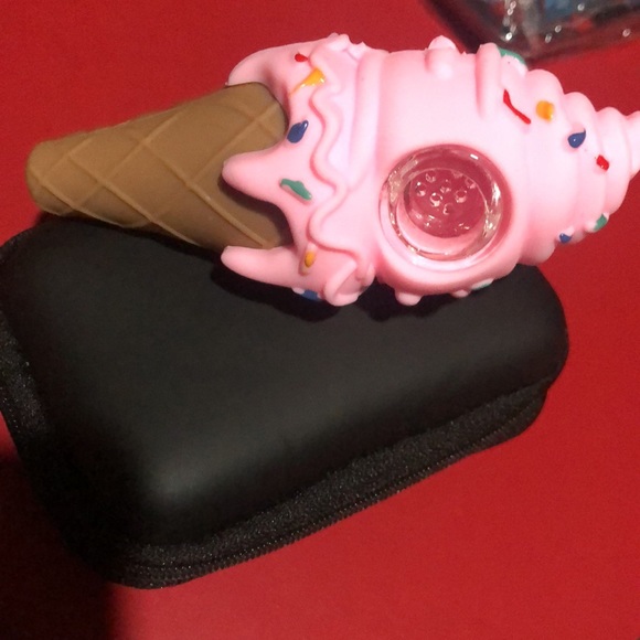 Ice cream cone glass pipe. - Picture 4 of 4
